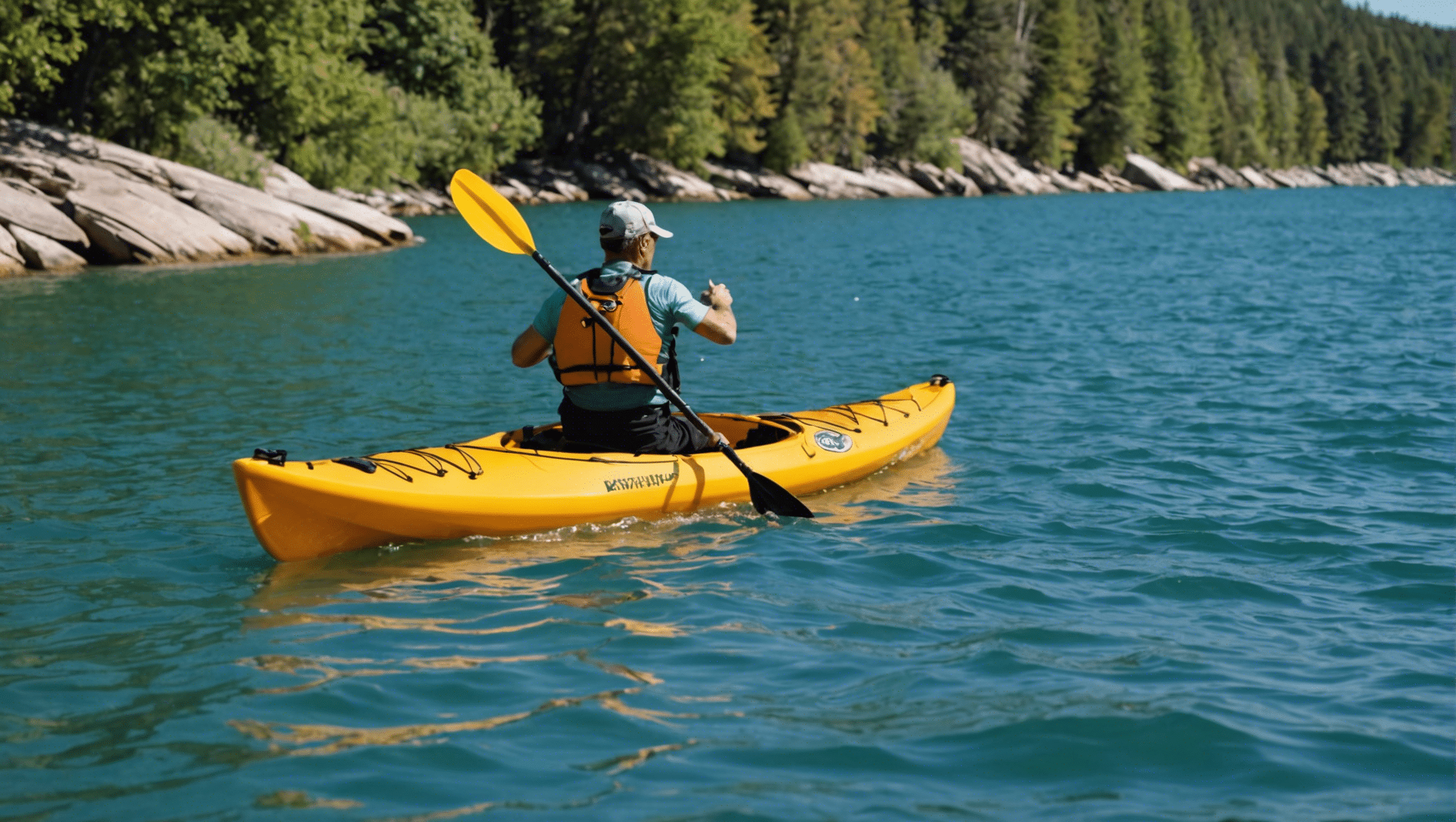 découvrez comment pratiquer le kayak de manière durable pour préserver l'environnement et profiter pleinement de la nature.